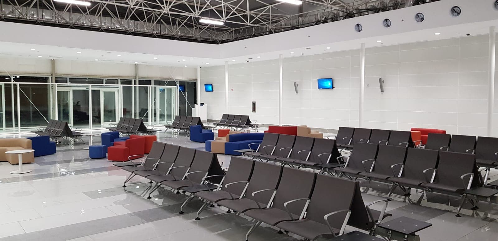 الطيران المدني يعلن افتتاح مطار خليج نيوم