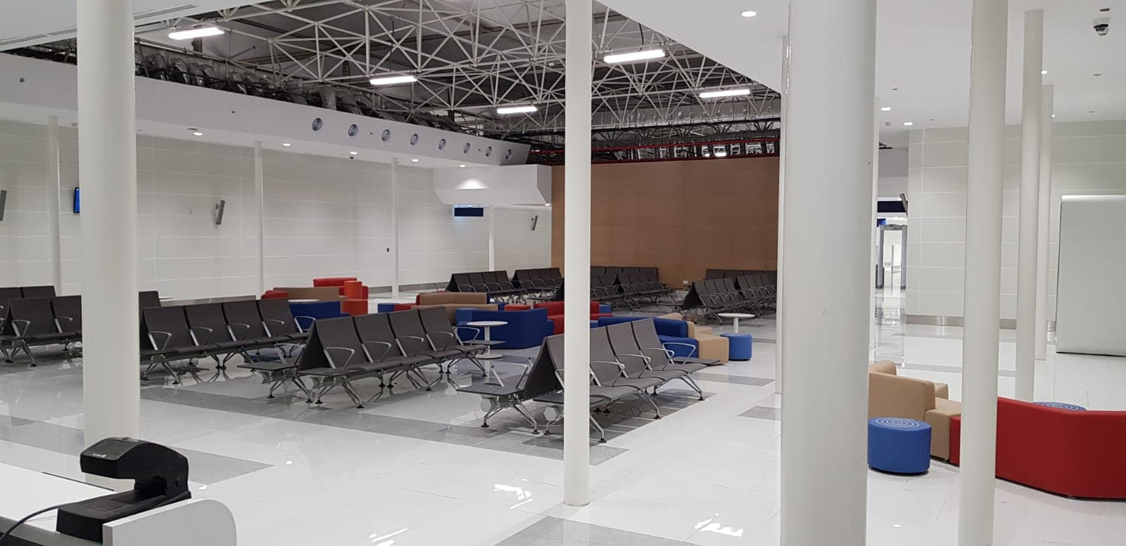 الطيران المدني يعلن افتتاح مطار خليج نيوم