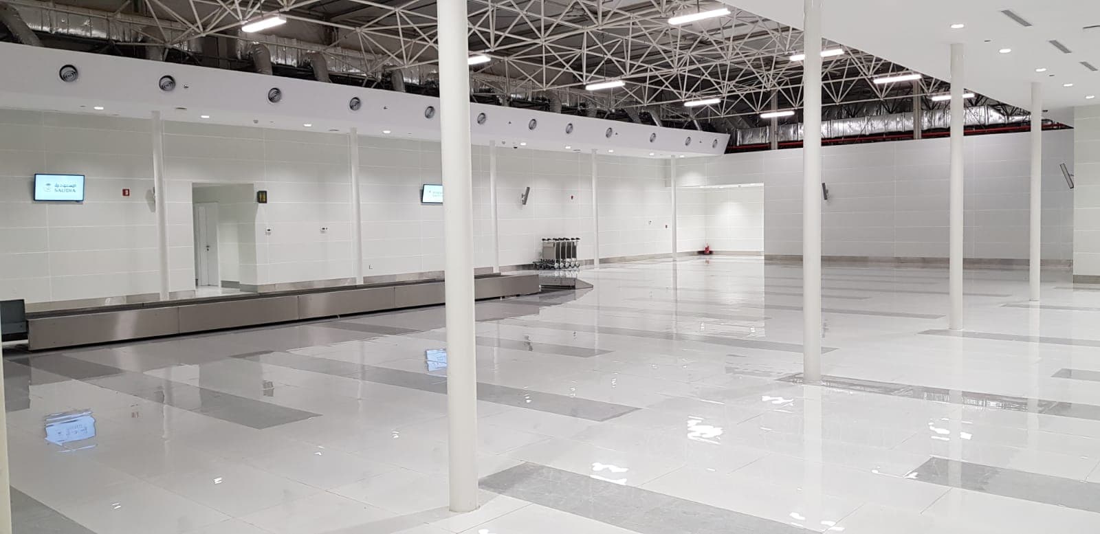 الطيران المدني يعلن افتتاح مطار خليج نيوم