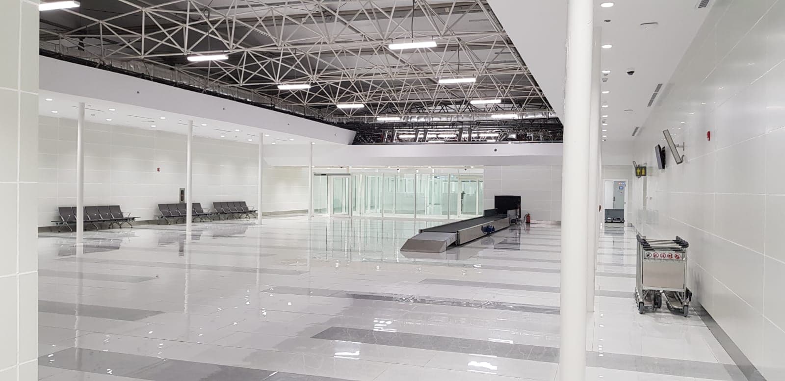 الطيران المدني يعلن افتتاح مطار خليج نيوم