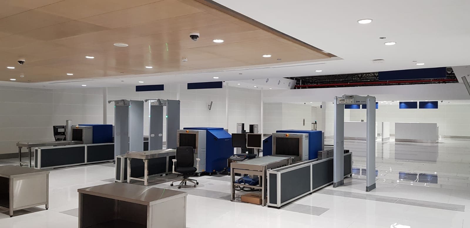 الطيران المدني يعلن افتتاح مطار خليج نيوم