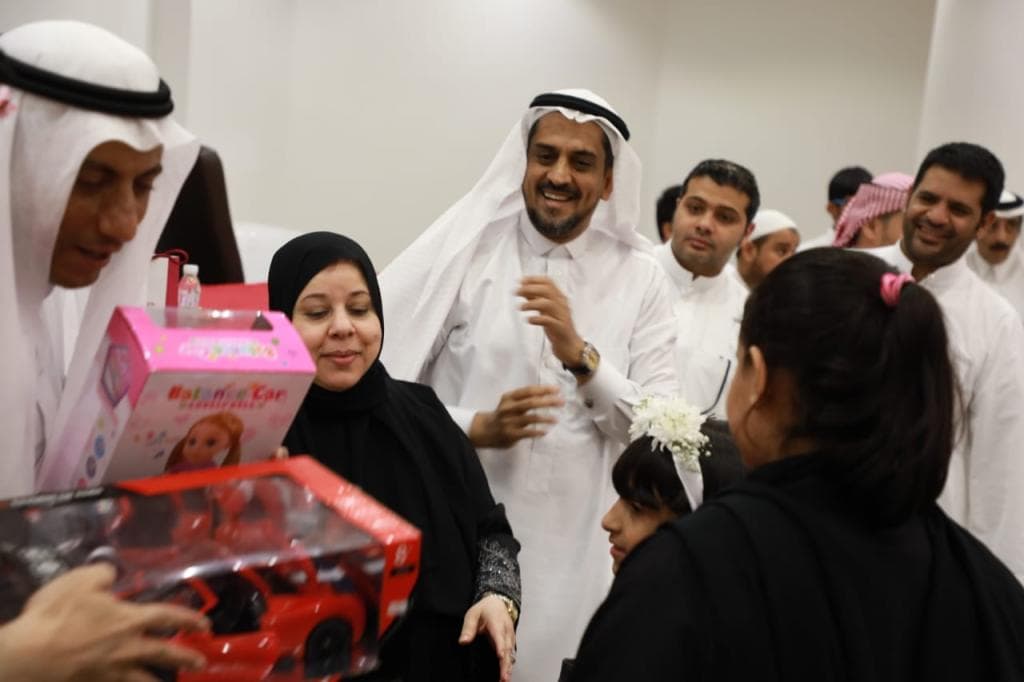 مطوفو حجاج تركيا يدخلون الفرح على 30 من أبناء وبنات الشهداء والمرابطين