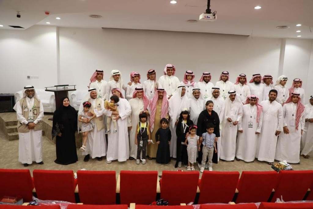 مطوفو حجاج تركيا يدخلون الفرح على 30 من أبناء وبنات الشهداء والمرابطين