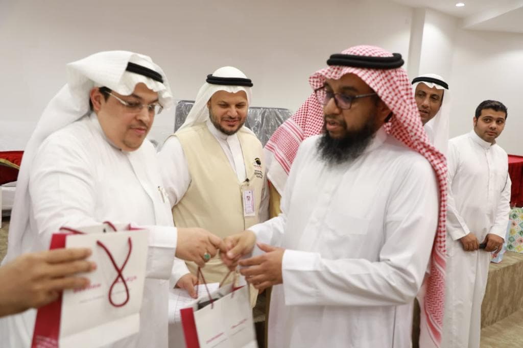 مطوفو حجاج تركيا يدخلون الفرح على 30 من أبناء وبنات الشهداء والمرابطين