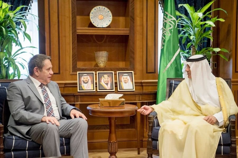 الجبير يبحث مع السفير الأمريكي والروسي مستجدات القضايا