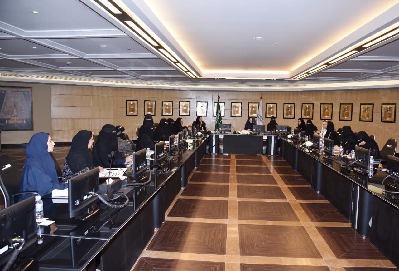 المجلس التنسيقي لعمل المرأة يناقش الضوابط الجديدة لنشاط التزيين النسائي