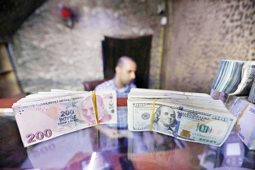 بعد نزيف الليرة .. تركيا تضاعف ضريبة شراء النقد الأجنبي لكبح شراء الدولار واليورو