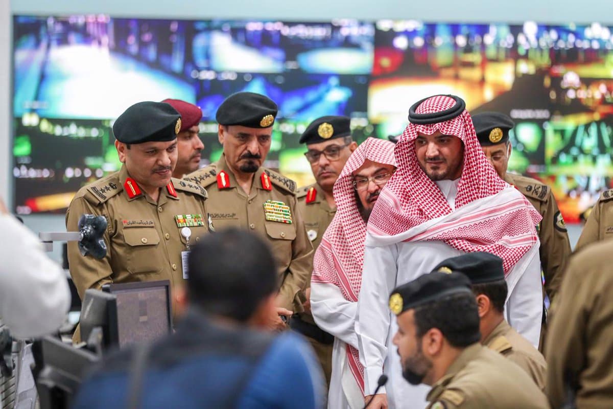 وزير الداخلية يتابع إجراءات تنفيذ خطة أمن الحج في ساحات المسجد الحرام