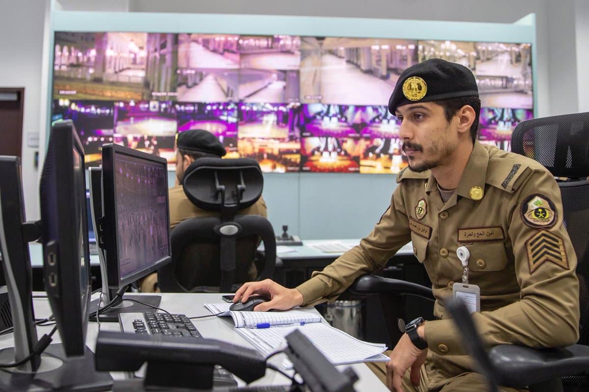 وزير الداخلية يتابع إجراءات تنفيذ خطة أمن الحج في ساحات المسجد الحرام