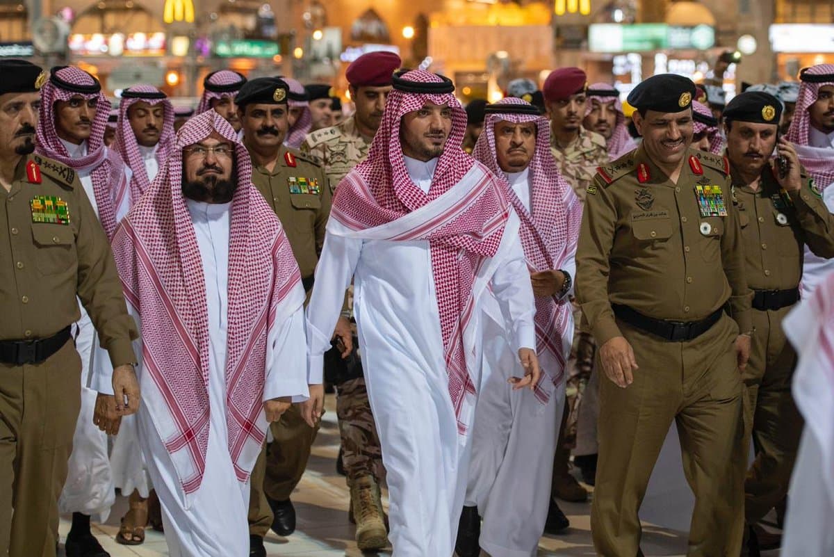 وزير الداخلية يتابع إجراءات تنفيذ خطة أمن الحج في ساحات المسجد الحرام