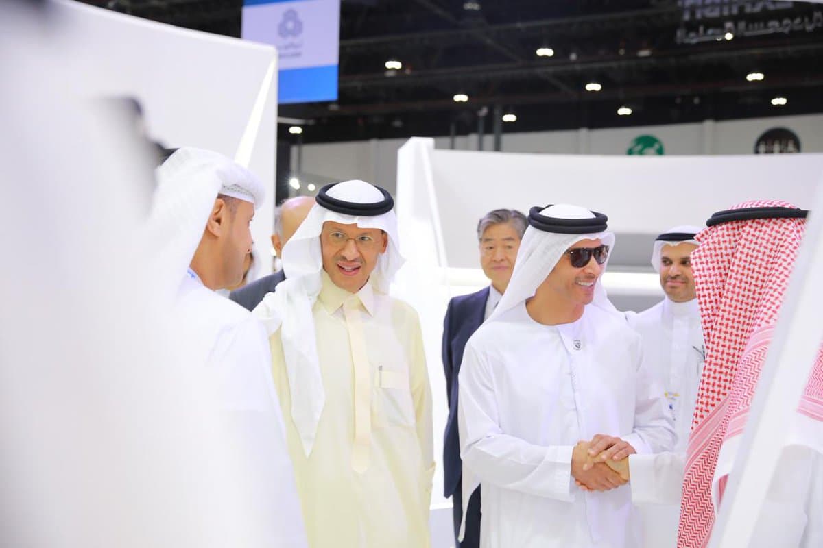 الأمير عبدالعزيز بن سلمان يطلع على مشروعات كهرباء ومياه دبي في مجال الطاقة المتجددة