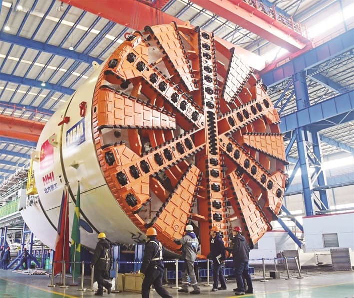 «مصنع العالم» مهدد بفقدان جاذبيته .. منافسون جدد يخطفون الأضواء من الآلة الصينية