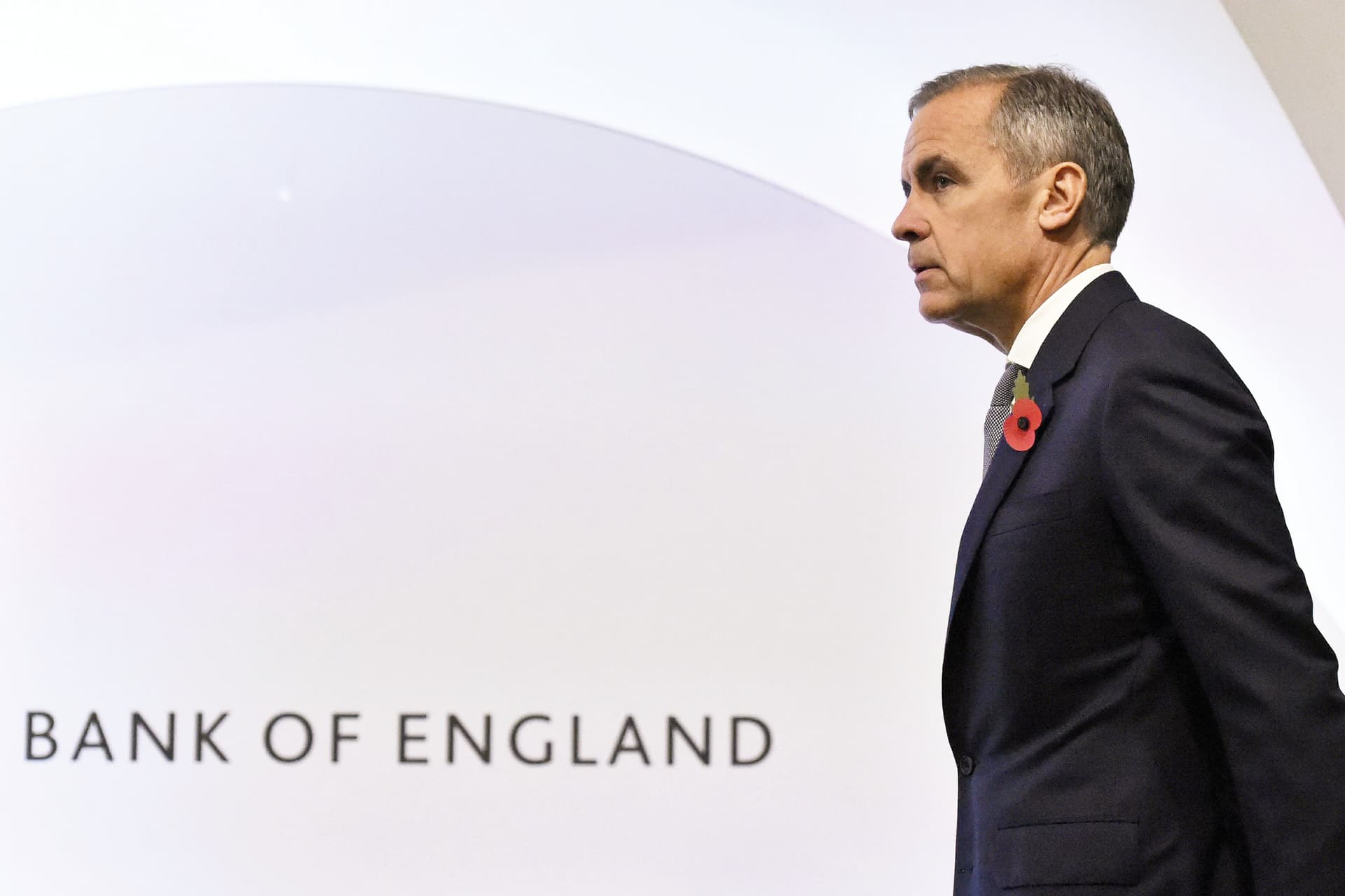 مارك كارني يحذر من فخ السيولة مع نفاد ذخيرة البنوك المركزية