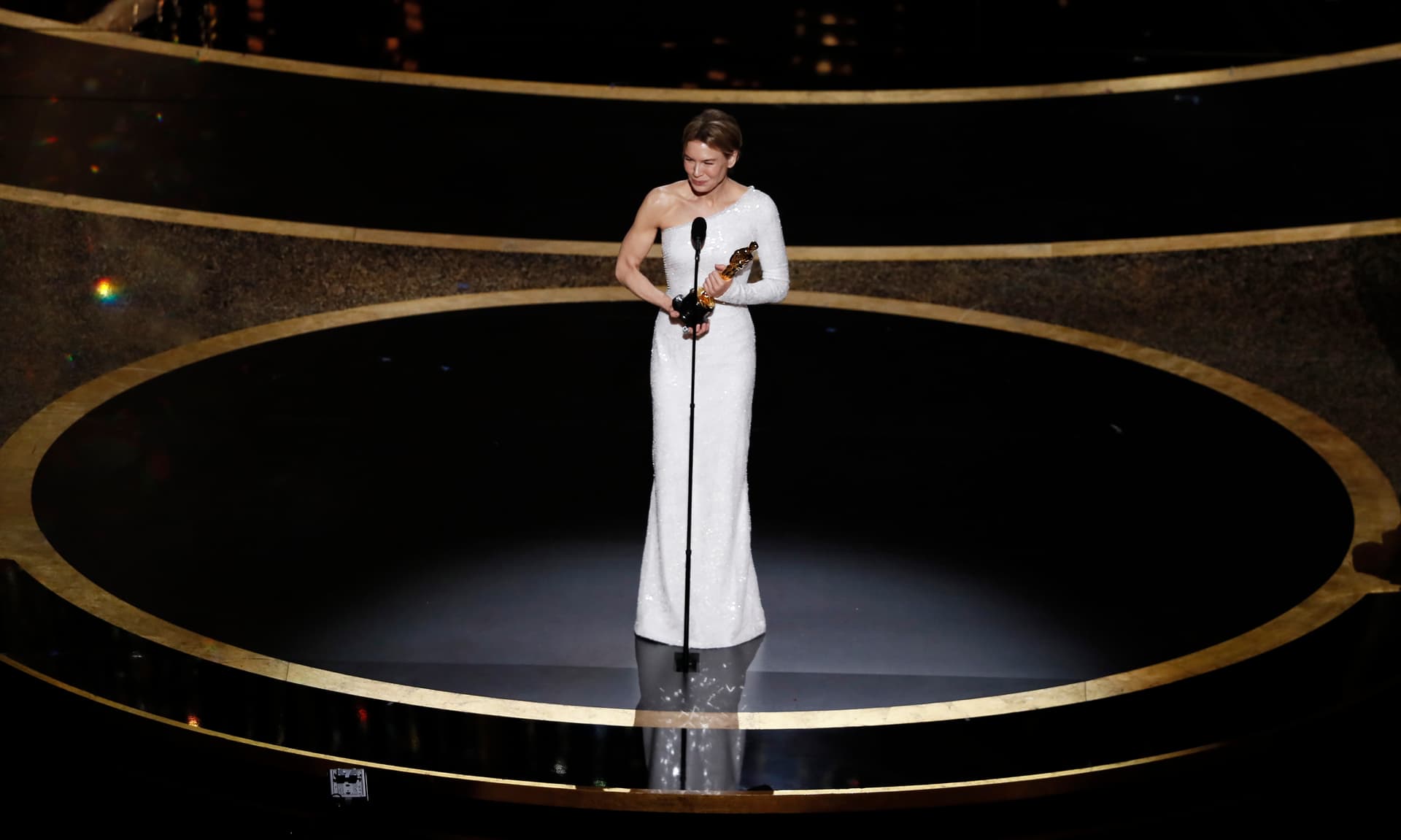 أوسكار : فينيكس أفضل ممثل عن دوره في "الجوكر" .. و "باريست" أفضل فيلم