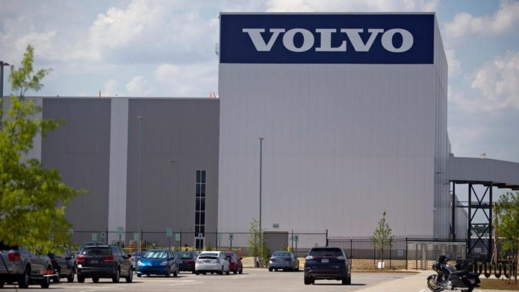 "فولفو" تغلق مصانعها في أوروبا وأمريكا