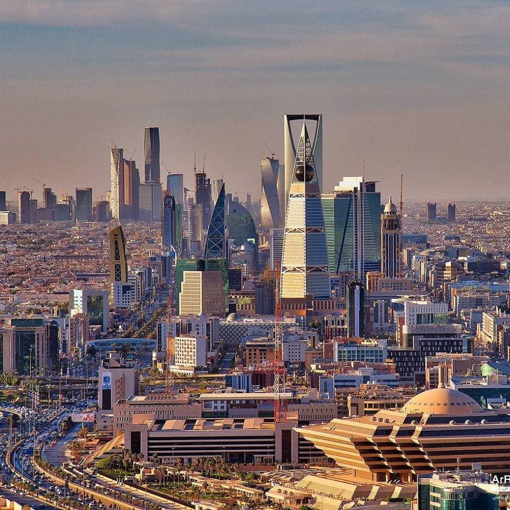 يدير صندوق الاستثمارات العامة أصولا بأكثر من 300 مليار دولار.