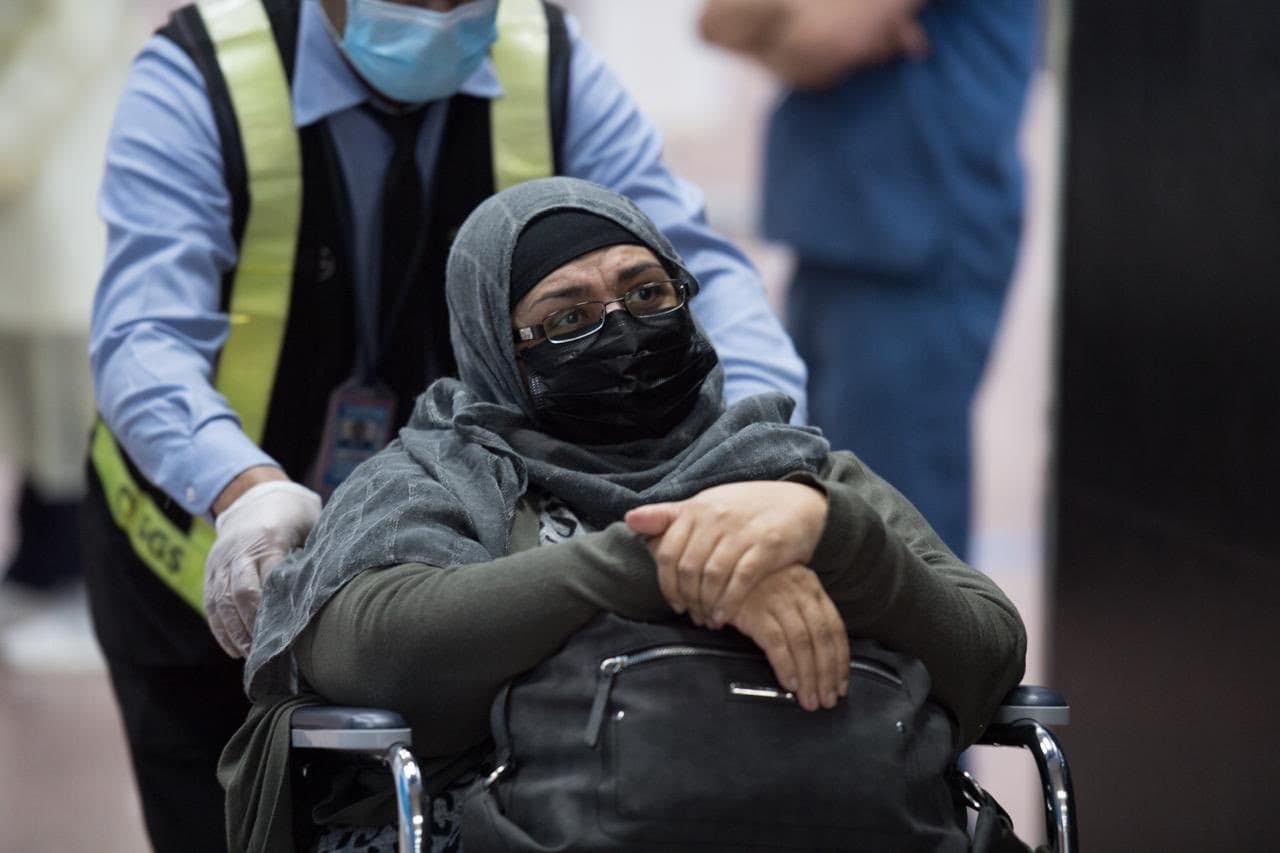 ضمن رحلات عودة المواطنين.. 252 مواطنا ومواطنة يصلون مطار الملك عبدالعزيز الدولي قادمين من لندن