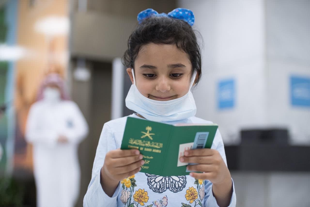 ضمن رحلات عودة المواطنين.. 252 مواطنا ومواطنة يصلون مطار الملك عبدالعزيز الدولي قادمين من لندن