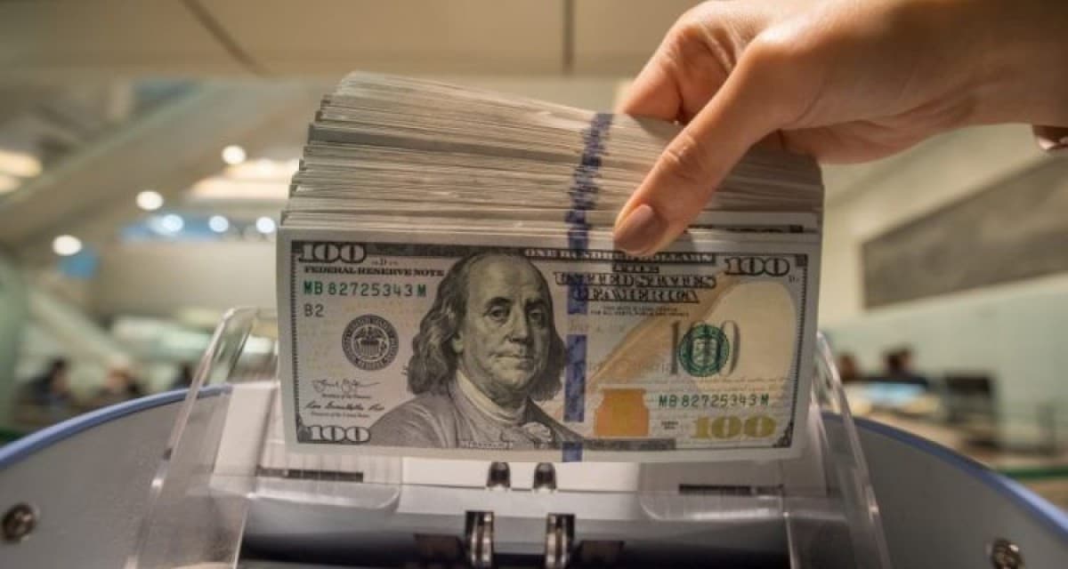 الدولار ينهي ارتفاعه مع استئناف الأنشطة في أمريكا