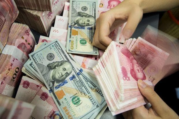 الدولار يرتفع مع انحسار شهية المخاطرة