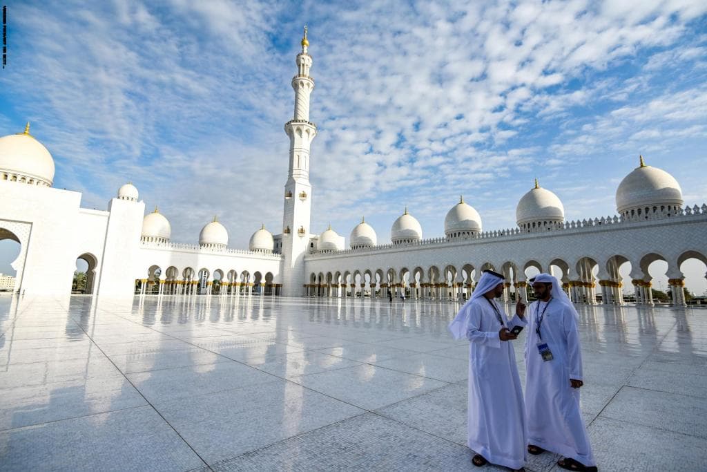 الإمارات تحث المسلمين على الصلاة في منازلهم خلال رمضان