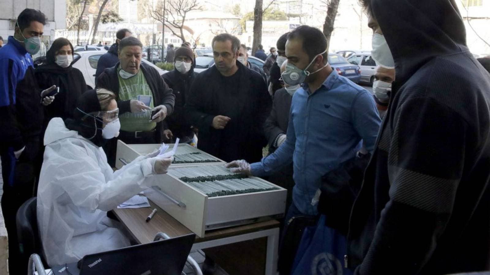 أُهمل الشعب الإيراني في ظل نظام يواصل السعي إلى ثورة.