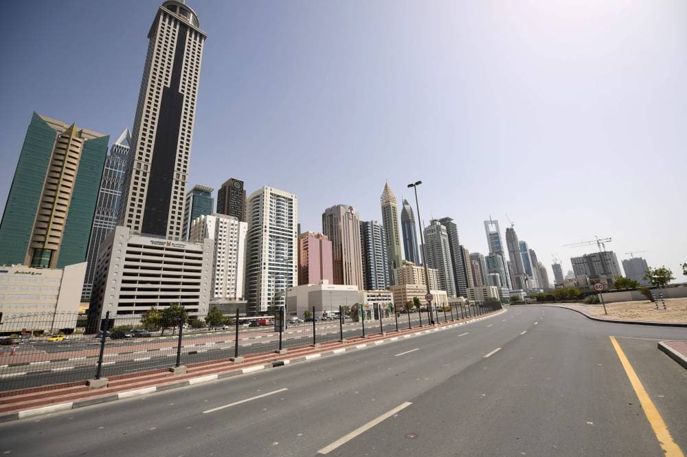 الإمارات تضاعف الدعم المالي لمواجهة تداعيات كورونا. "الفرنسية"