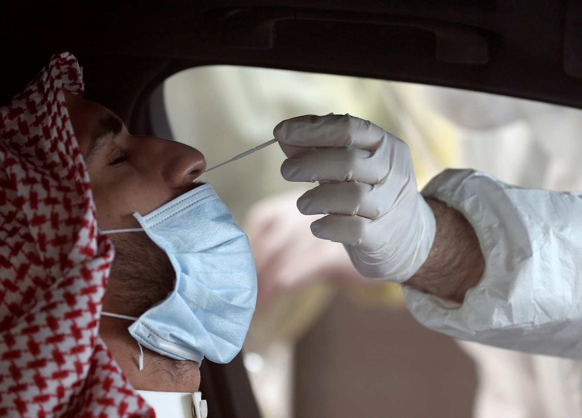 البحرين تلزم كافة الموظفين والمراجعين في الجهات الحكومية بوضع الكمامات