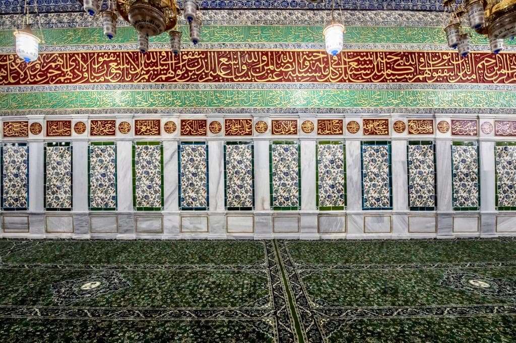 بأعلى معايير فنية .. ترميم الجدار القبلي للمسجد النبوي حفاظا على قيمته التاريخية