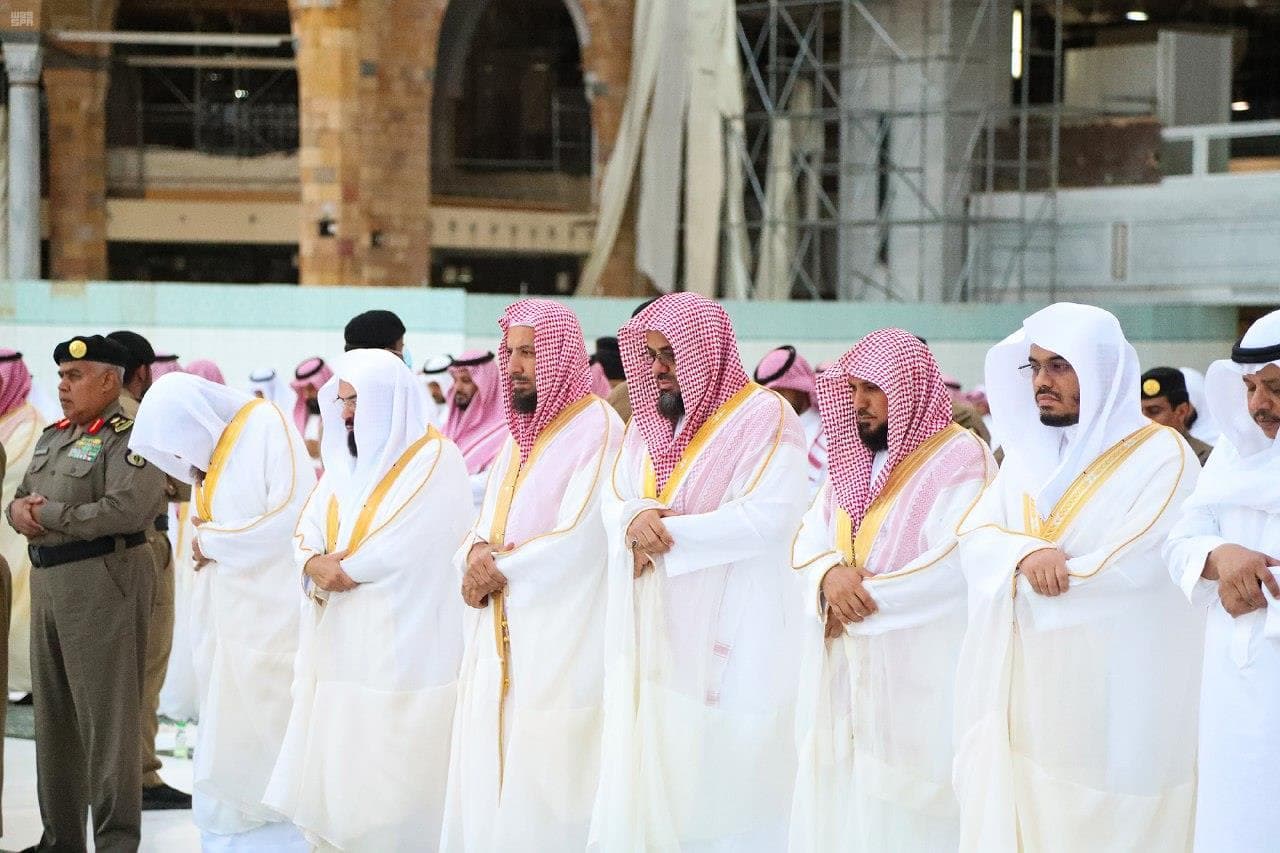 إقامة صلاة عيد الفطر في الحرمين الشريفين وفقاً للأعداد والضوابط المتبعة