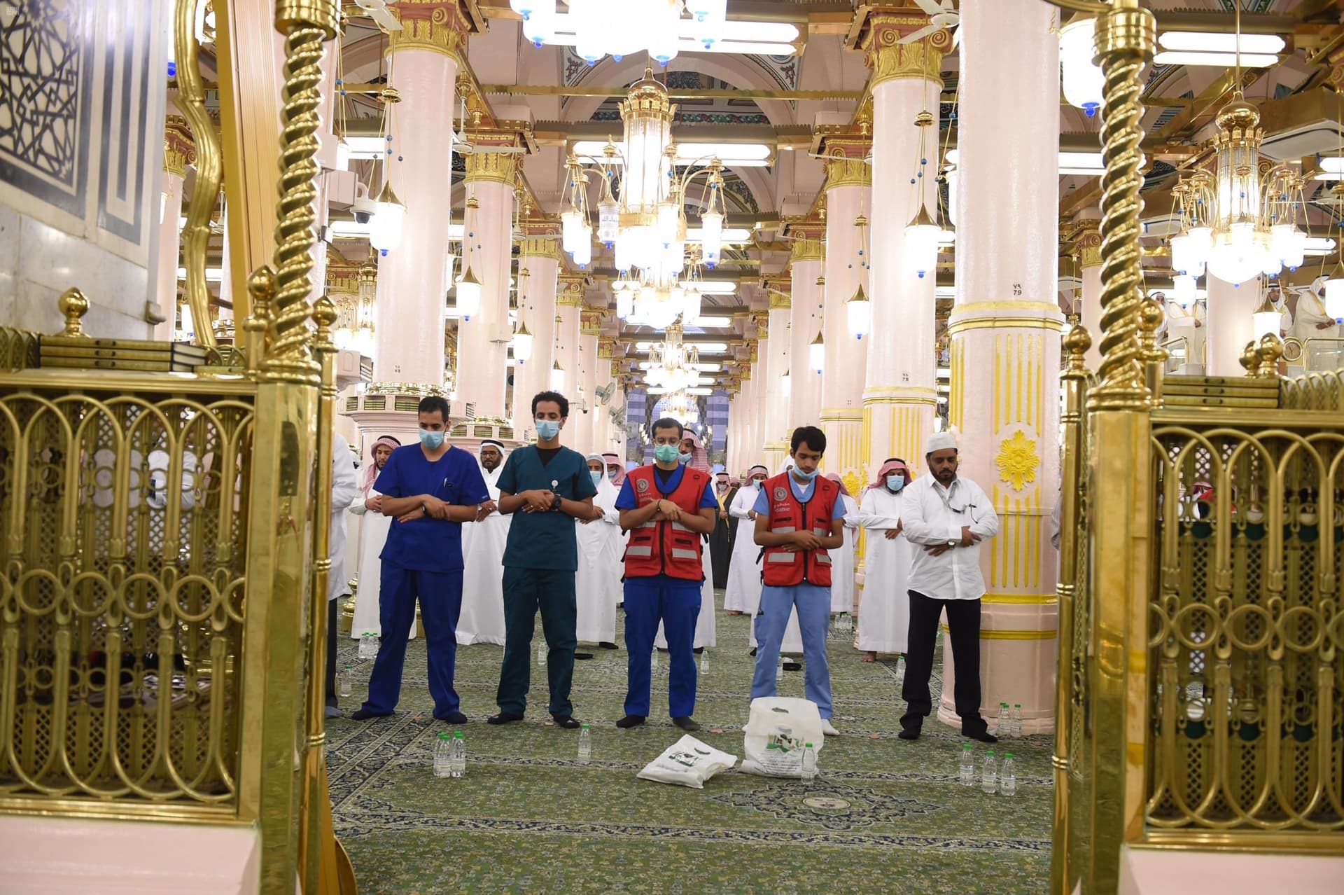 إقامة صلاة عيد الفطر في الحرمين الشريفين وفقاً للأعداد والضوابط المتبعة