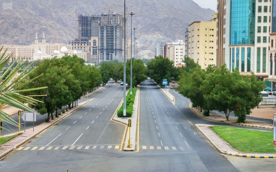رجال الأمن في مكة المكرمة يطبقون "منع التجول" الكلي في أيام عيد الفطر