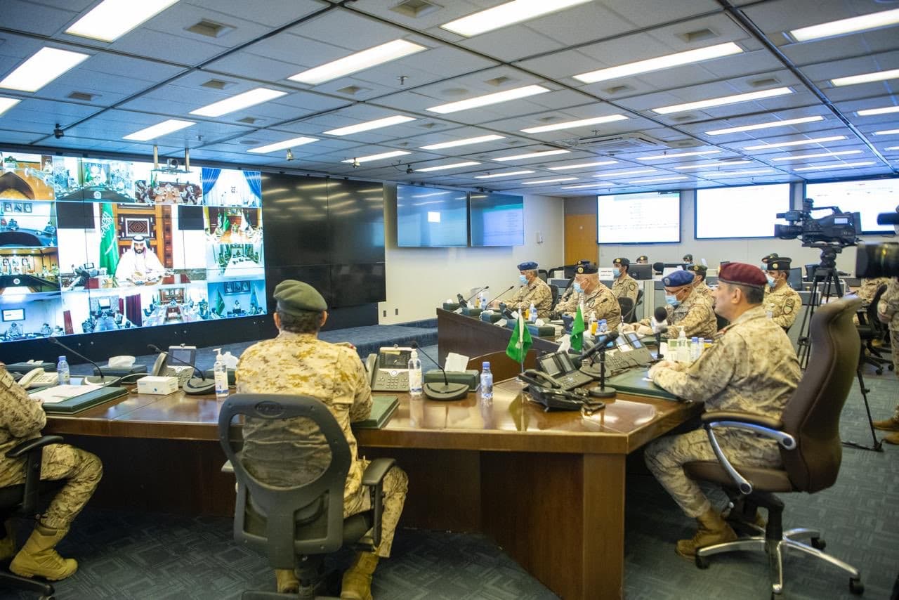 ولي العهد عبر الاتصال المرئي يهنئ منسوبي وزارة الدفاع بمناسبة عيد الفطر المبارك