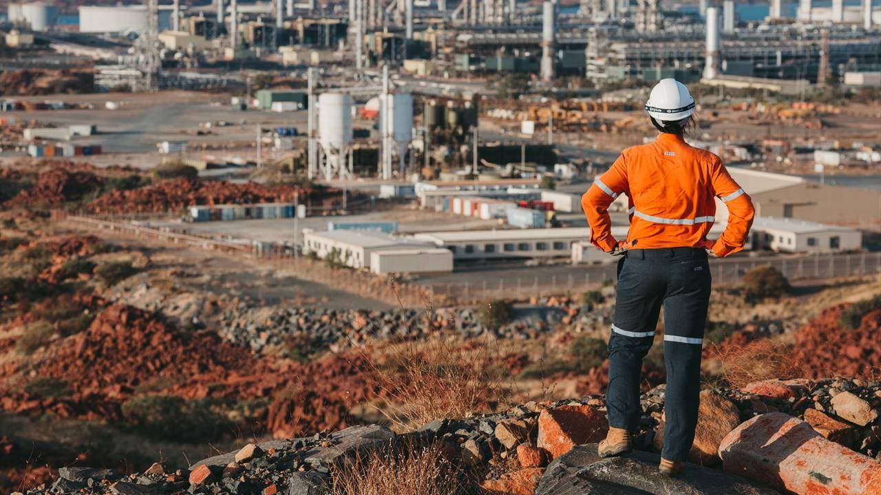 يحتاج المشروع إلى موردين جدد حتى يواصل عمله بالمعدلات الطبيعية.