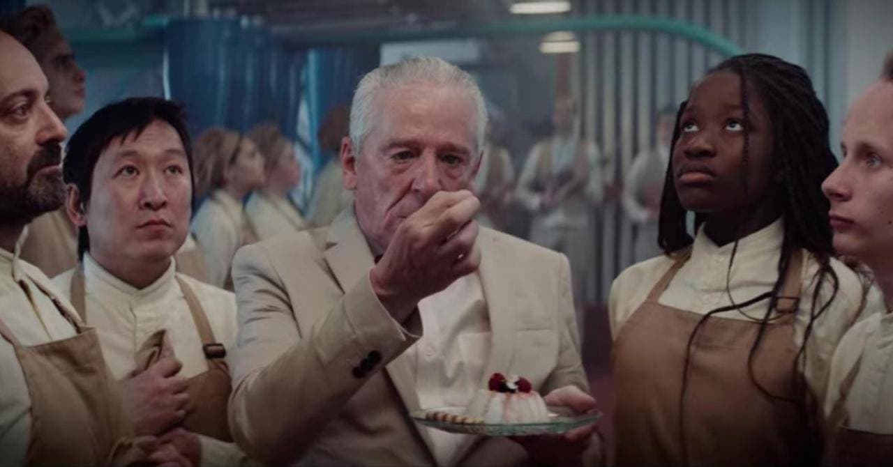 مشعد من العمل.