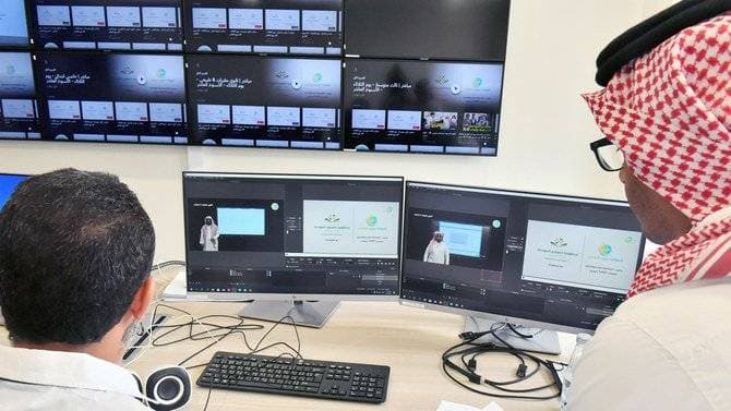 تهدف البرامج إلى تطوير مهارات المعلمين لتحسين مخرجات التعليم.