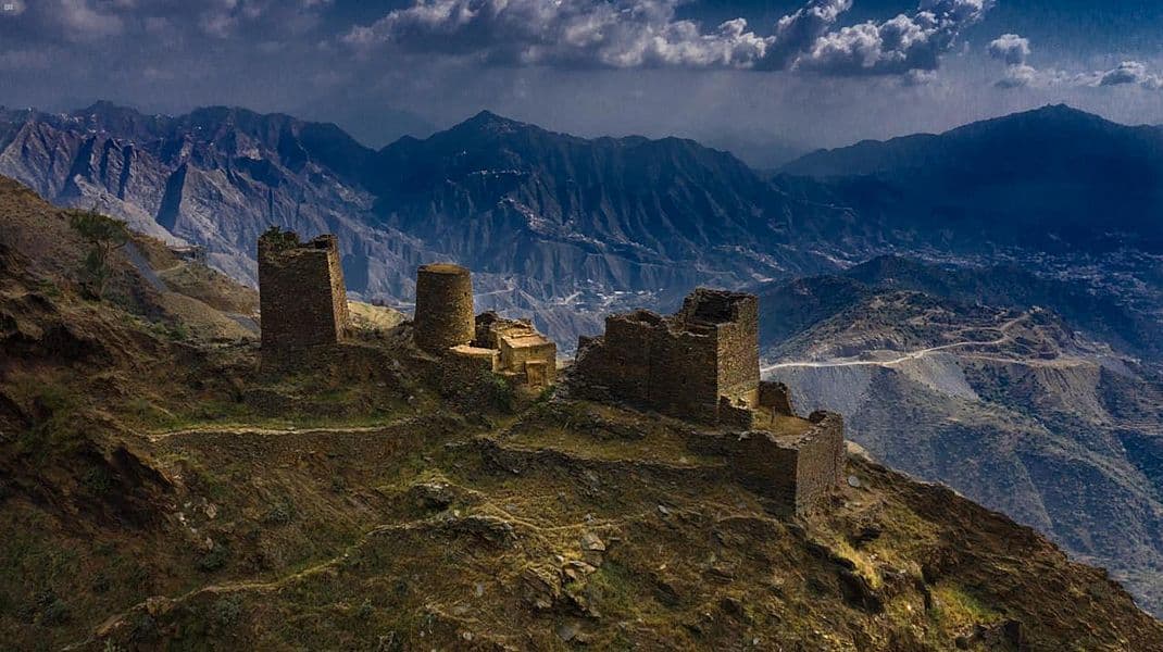 قلاع وقرى بني مالك .. إرث تاريخي يجمع بين عراقة الماضي وجمال المكان