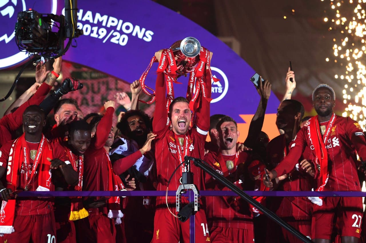 ليفربول يقسو على تشيلسي بخماسية في ليلة تتويجه بكأس الدوري الإنجليزي