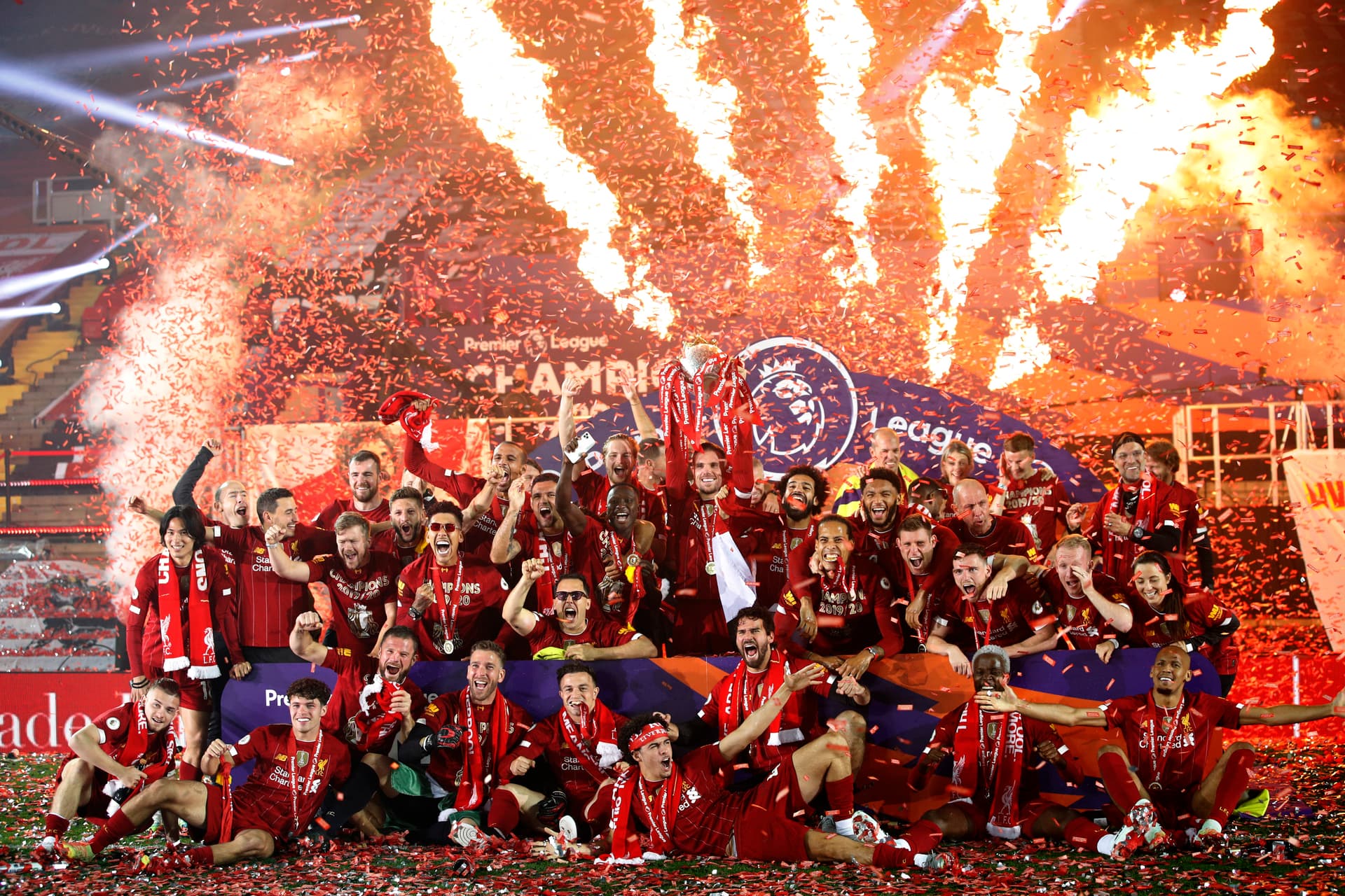 ليفربول يقسو على تشيلسي بخماسية في ليلة تتويجه بكأس الدوري الإنجليزي