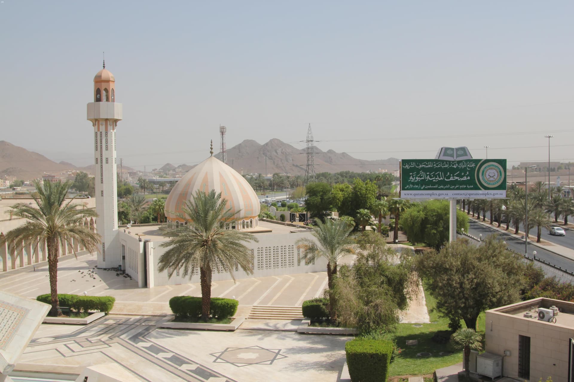 مجمع الملك فهد لطباعة المصحف .. يلبي احتياجات العالم الإسلامي من مختلف الطبعات وترجمات المعاني