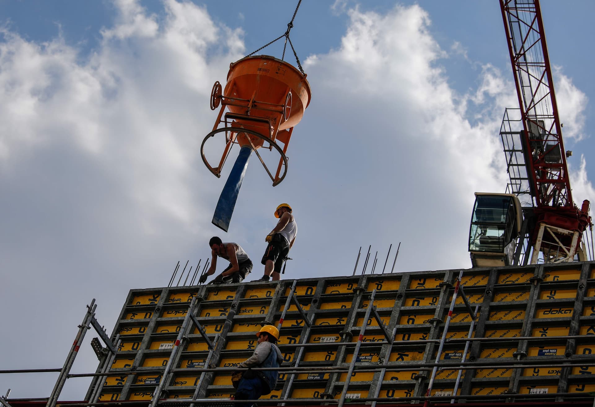 عتبة وفيات مروعة بكورونا في أمريكا والبرازيل وصدمة اقتصادية في العالم