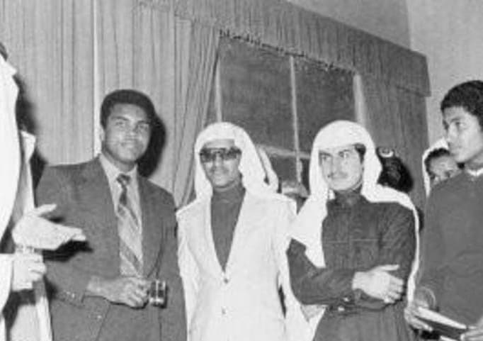 محمد علي كلاي خلال أدائه فريضة الحج في مطلع السبعينيات