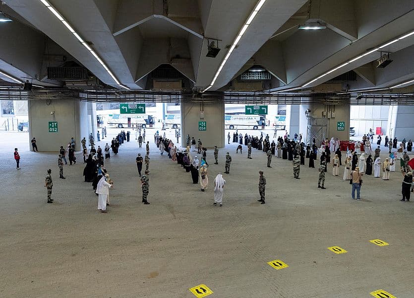 حجاج بيت الله الحرام يصلون إلى مشعر منى بعد أن منٌ الله عليهم بأداء نسكهم