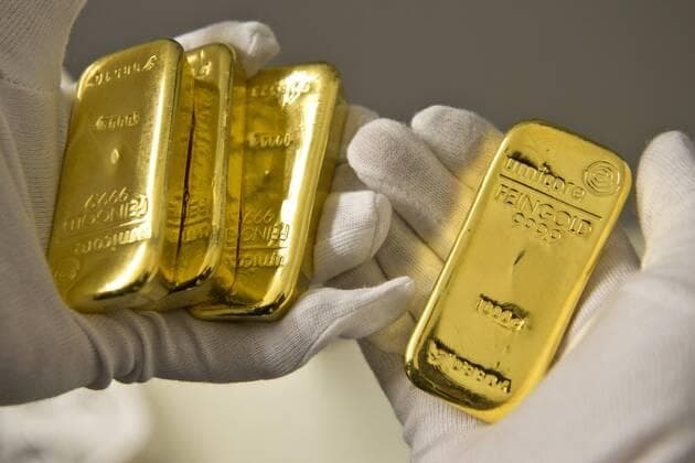 الذهب يتماسك فوق مستوى 1800 دولار مع استمرار تأثير "كورونا"