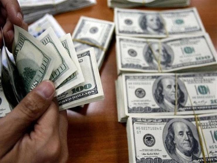 الدولار يتراجع مع تصدر اليوان معاملات المخاطرة