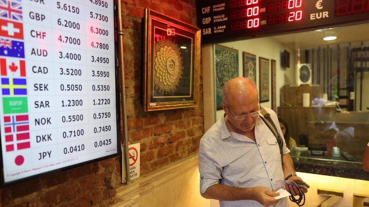هبطت الليرة في سبعة من أيام التداول العشرة الأخيرة.