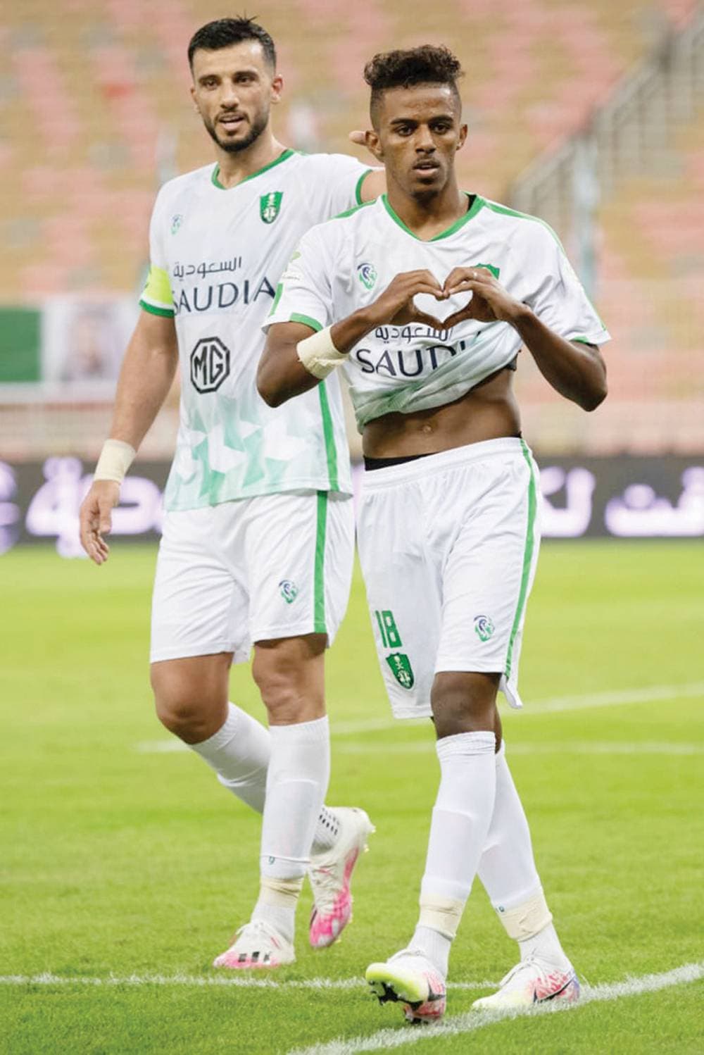 البدلاء ينقذون الأهلي