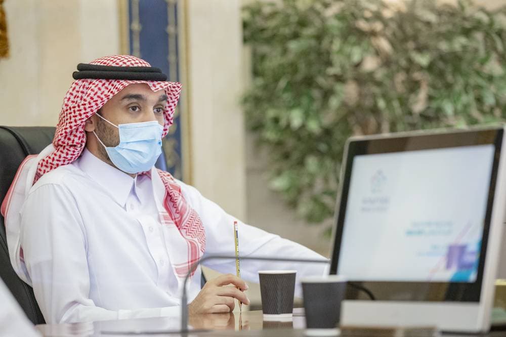 جانب من اجتماع وزير الرياضة بأعضاء لجنة الكفاءة المالية.