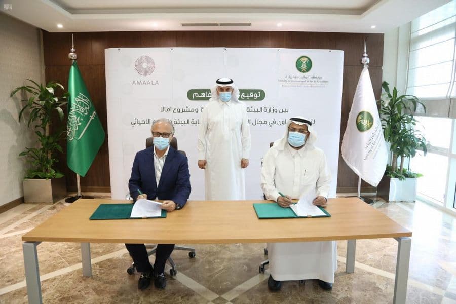 "البيئة" و"أمالا" توقعان مذكرة تفاهم لتعزيز الحفاظ على البيئة