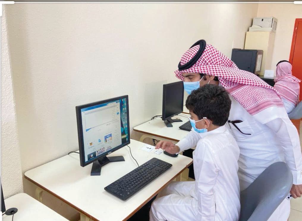 معلمون يتعايشون مع طلابهم عبر 850 ألف فصل افتراضي يوميا